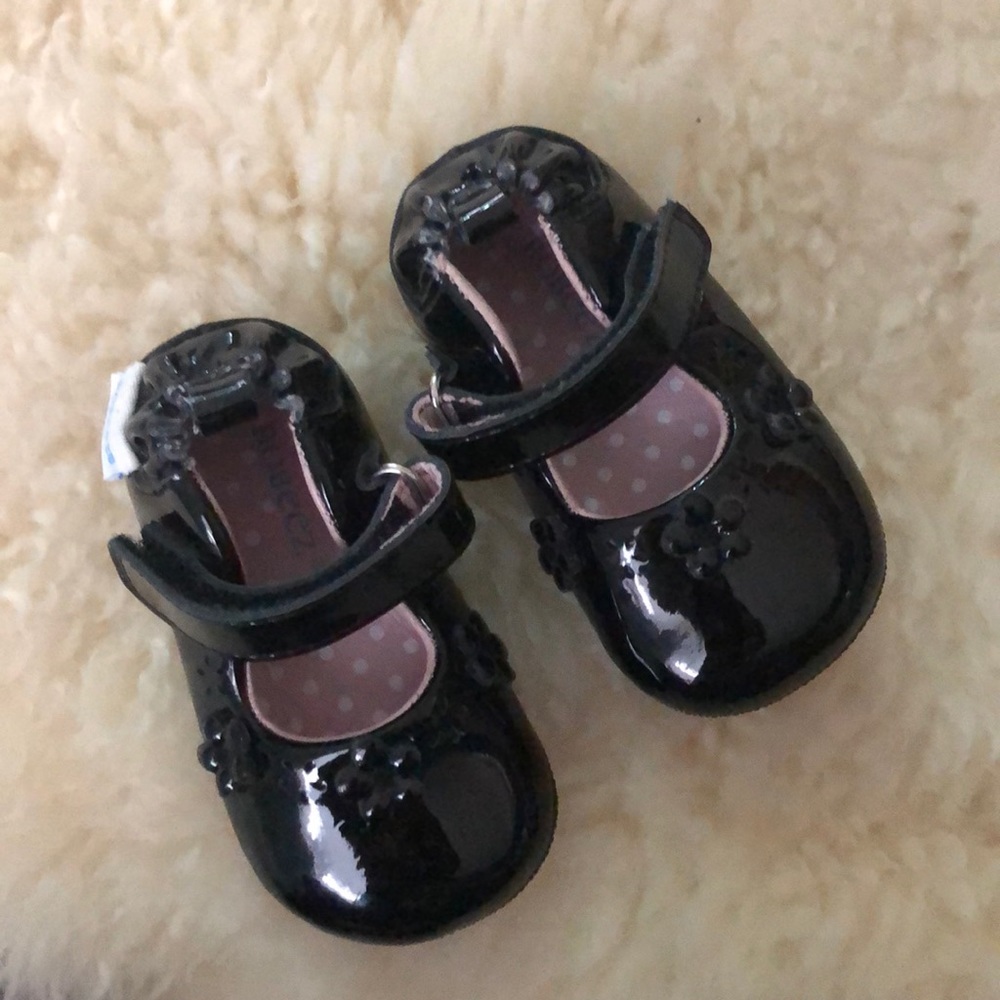 Robeez Mini Shoez “Plain Jane Black Patent” Shiny Dress Shoes Baby Girl Size 2